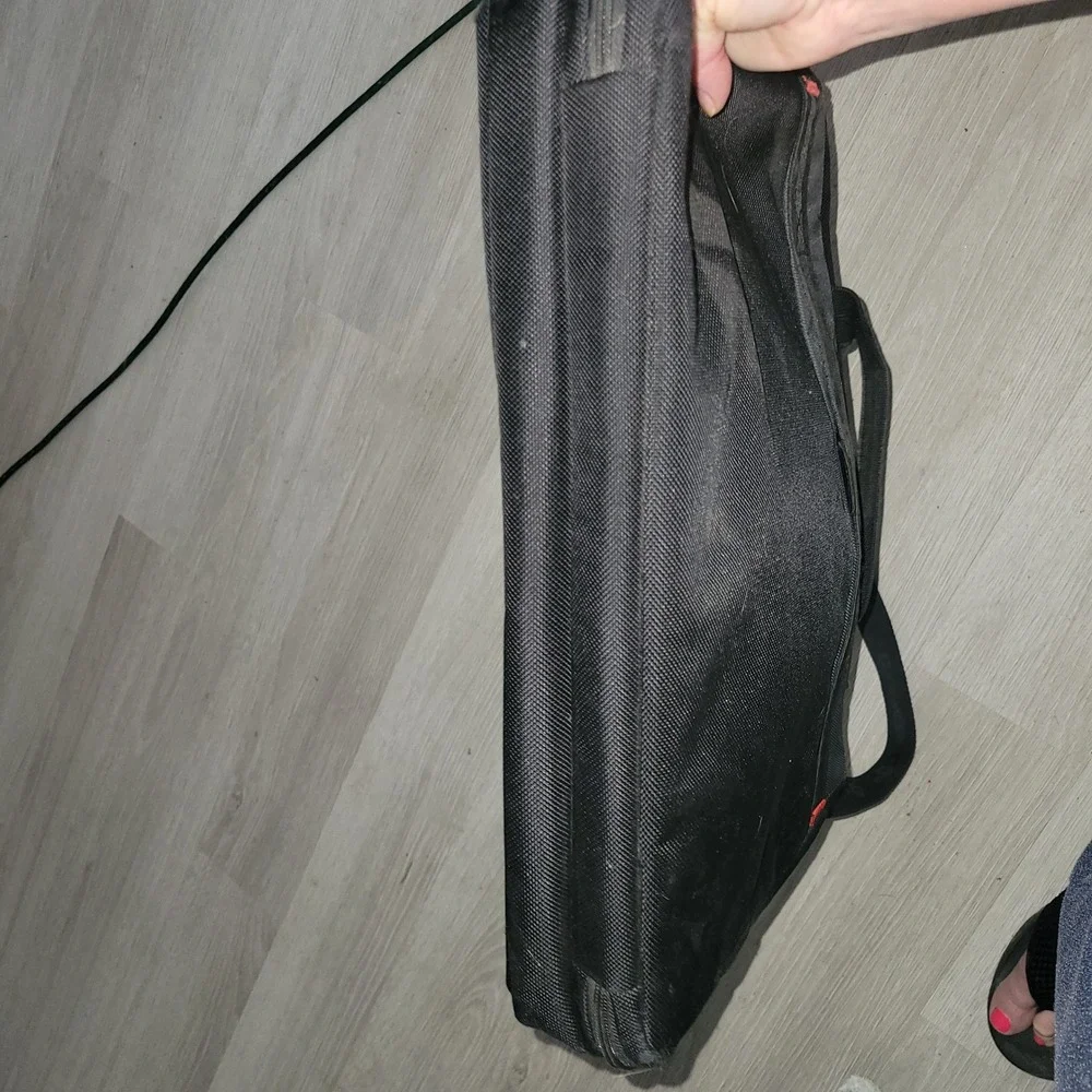 SWISS GEAR Black Laptop Messenger Bag Adjustable Strap Padded Compartment office